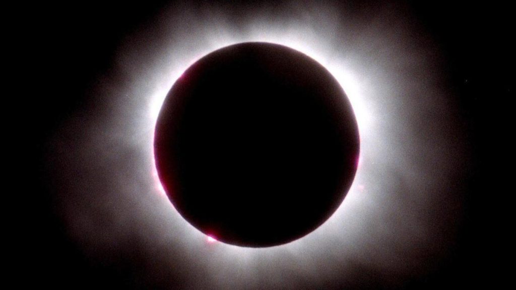 The cheapest glasses to watch the imminent solar eclipse: hurry up